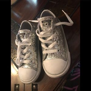 Toddler converse size 9 tennis shoes